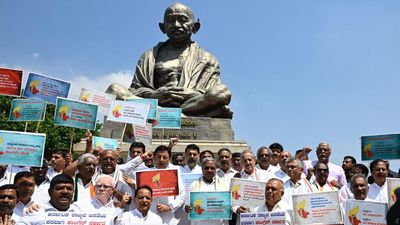 Karnataka Chief Minister Siddaramaiah leads symbolic protest against delay in drought relief by Centre