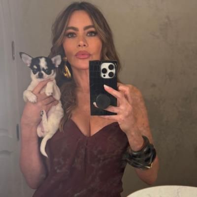 Sofia Vergara's Heartwarming Mirror Selfie With Cute Puppy