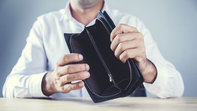 10 Worst Things to Keep in Your Wallet