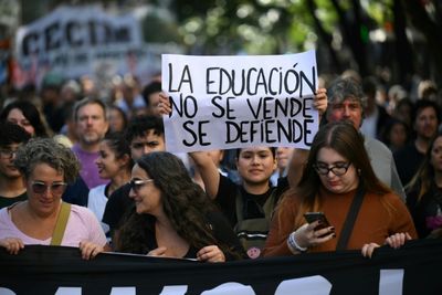 Large Crowds March Against Argentina Public University Cuts