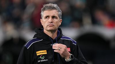 Dockers coach Longmuir calls on AFL fans to stop abuse
