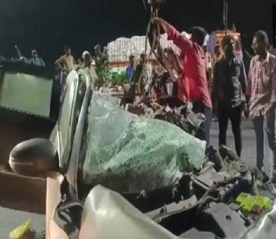 Andhra Pradesh: Three killed after a speeding car hits lorry in Nellore