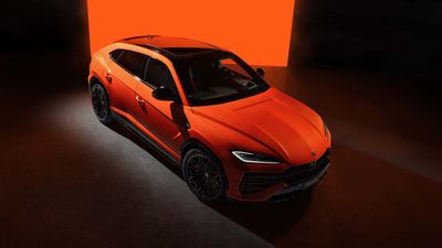 Lamborghini Urus Plug-In Hybrid Keeps the V-8 and Adds More Power