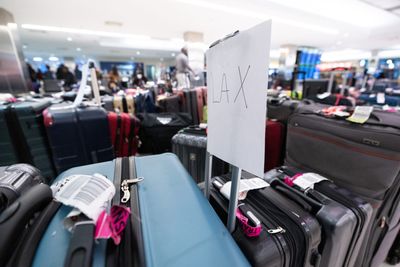 Airlines must report fees, issue prompt refunds, new rules say - Roll Call