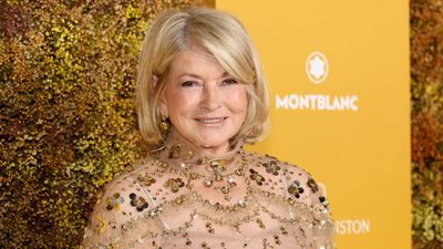 Martha Stewart arranges her stunning spring blooms using this expert-approved styling technique