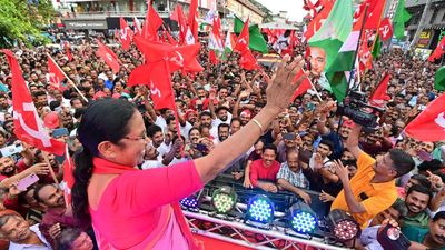 Grand roadshows mark culmination of public campaign for Lok Sabha polls in Kozhikode