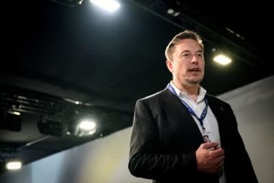 Tesla Shareholder Moves To Block Musk's Pay Litigation
