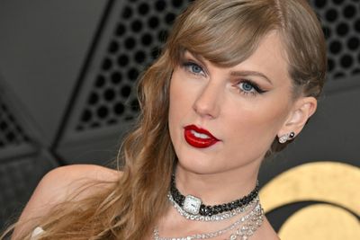 A Swiftie Half? Fans Flock To London Pub Namechecked By US Star