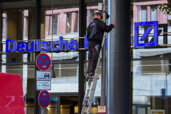 Deutsche Bank Set to Win Back Share From U.S. Banks, Warren Says
