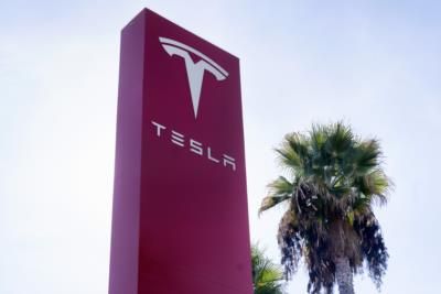 Tesla Autopilot Crash Raises Safety Concerns Near Seattle