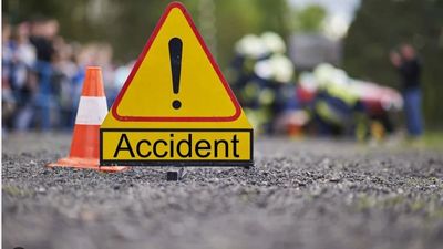 6 killed, four injured in car-truck collision in Telangana