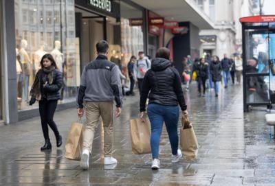 UK Retail Sales Decline In April, Early Easter Impact