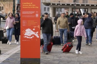 Venice Launches Entry Fee Pilot Program To Manage Tourism