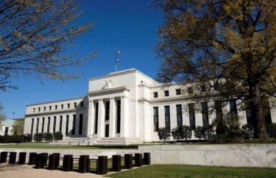 US Economic Data Confounds Fed's Rate Path