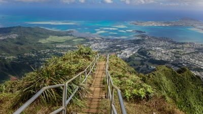 "It's not about you, don’t be selfish" – Honolulu mayor dismayed after hundreds flock to Haiku Stairs before removal