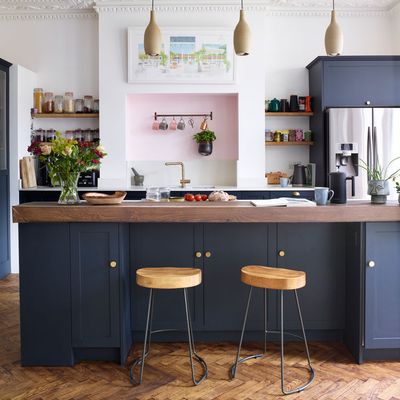What colours work with navy kitchens? These are the go-to colour combos you need to know about