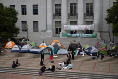 Protesters Form Human Chain At Northeastern University Encampment