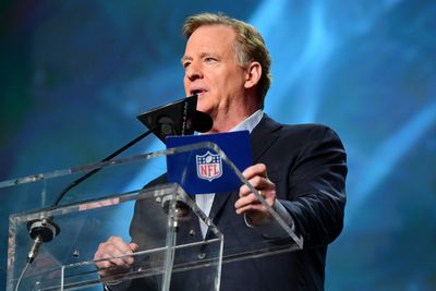 Why do fans boo NFL commissioner Roger Goodell during the NFL Draft?