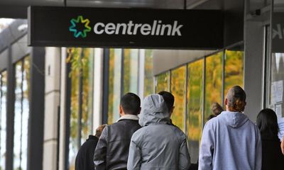 Poverty experts tell Labor jobseeker payments should be lifted to 90% of age pension