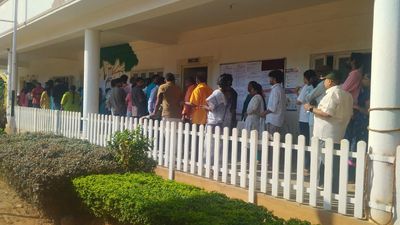 Lok Sabha elections Phase 2 in Karnataka | Voters start early to beat the heat in Bengaluru