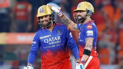 'He did the right thing...': Former Australia star defends Virat Kohli's strike rate amidst Sunil Gavaskar's criticism