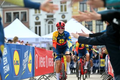 Four weeks after breaking arm, Lizzie Deignan set to start La Vuelta Femenina