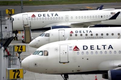Emergency Slide Falls Off Delta Plane After Takeoff