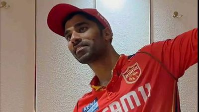 Watch: Shashank Singh does the iconic Shah Rukh Khan pose after Punjab Kings' win against Kolkata Knight Riders