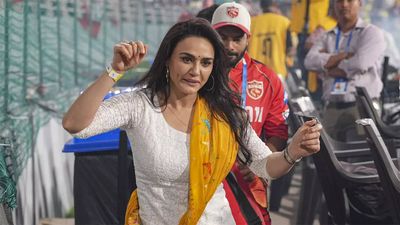 'Haarne pe bahut pareshan ho jaati hai': Irfan Pathan shares Preity Zinta's passionate involvement with Punjab Kings
