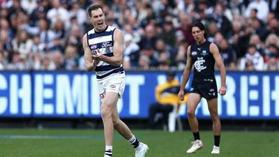 Dangerfield hamstrung as Cats fight off Carlton charge