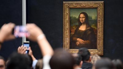 Could Mona Lisa move into a private suite at Le Louvre?