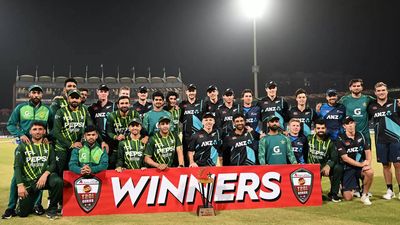 Babar Azam, Shaheen Afridi help Pakistan down New Zealand to draw T20I series