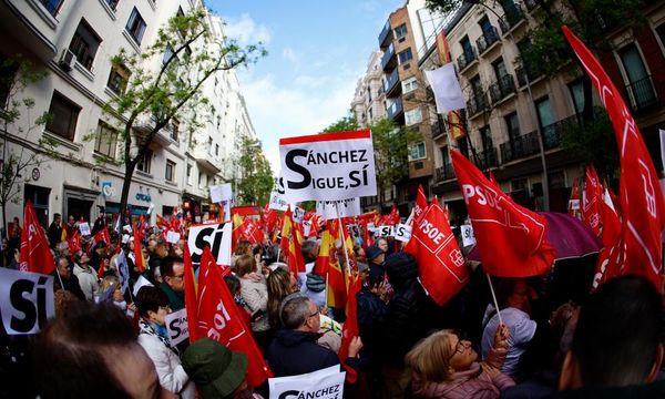 Spanish opposition step up Sánchez attacks as PM decides on his future