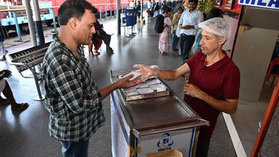 Janata Khana | Indian Railways’ affordable meal scheme now available on platforms of seven Karnataka stations