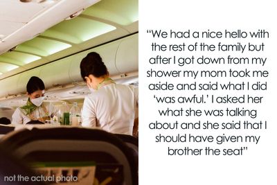 Sis Got A Free Upgrade To First Class On Long Flight, Family Is Furious She Didn’t Give It To Bro