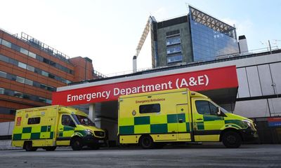 Slow 999 response times forcing many more people to find own way to A&E