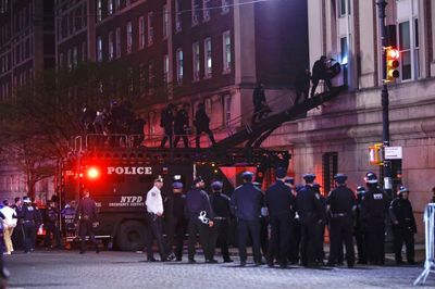 Police Arrest Columbia Students, Clear Occupied Building In Campus Unrest