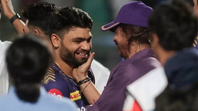 Shah Rukh Khan stands by Rinku Singh amid T20 World Cup squad exclusion, video goes viral - Watch