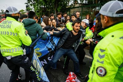 Istanbul Police Clash With May Day Protesters