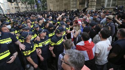 Dozens of arrests and scuffles in Parliament as Georgia's bill on 'foreign agents' advances