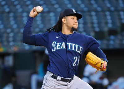 MLB's Latino of the Night: Luis Castillo pitches seven scoreless innings in Mariners' victory over Braves