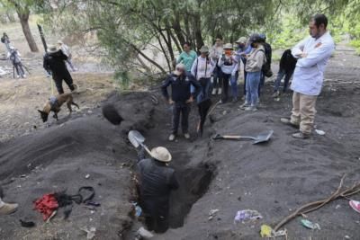 Volunteers Search For Human Remains In Mexico City