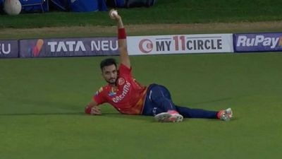 'Elon Musk paaji...': Yuzvendra Chahal's hilarious response after Harshal Patel imitates his 'trademark' celebration pose