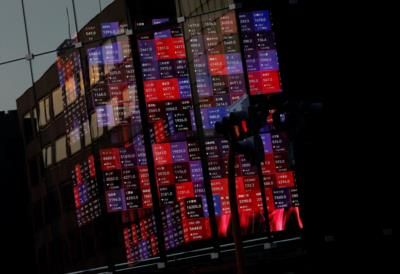 Asia Stocks Waver As Rate Cut Delays Impact Markets