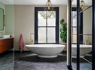 5 Bathroom Remodel Mistakes Interior Designers Always See — And How to Avoid These Pitfalls