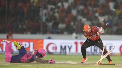 IPL-17 | Sunrisers pull off a one-run heist with a thrilling last-ball victory over Royals