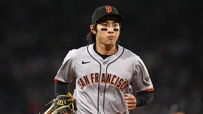 Giants' Jung Hoo Lee Totally Redeems Himself After Embarrassing Miscue in Outfield