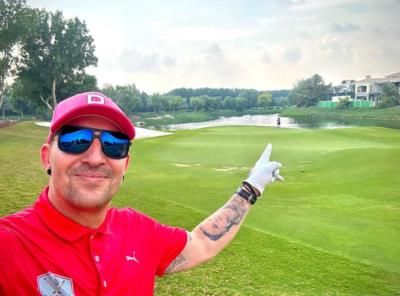 Stefan Kretzschmar's Sunny Golf Selfies: Joy On The Fairways
