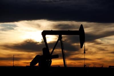 Oil Prices Stabilize, Set For Weekly Decline Amid U.S. Economic Concerns