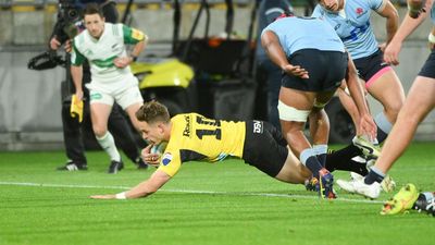 Waratahs thumped again as Super Rugby finals hopes fade